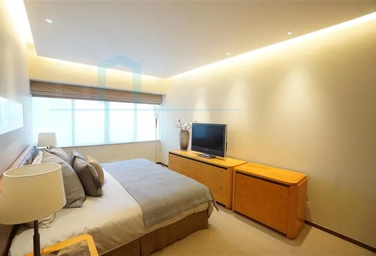 Standard 2-Bdr B Unit Shanghai Center(10)