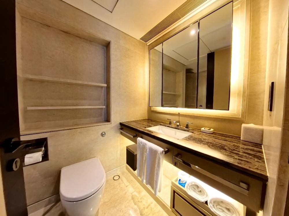 Standard 2-bdr Suite IFC Residence(9)