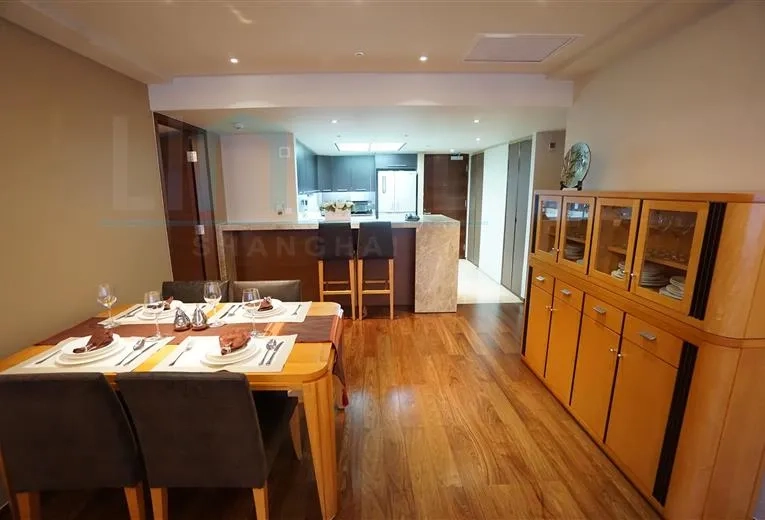 Standard 3-Bdr A Unit Shanghai Center(4)