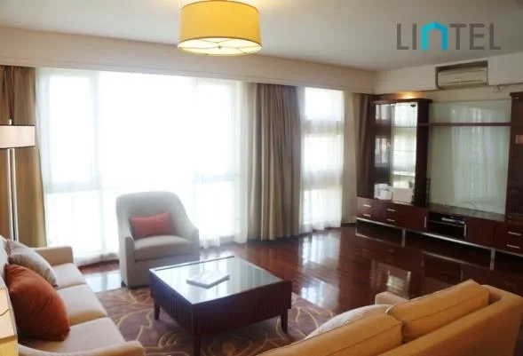 Standard 3-bdr Circle Apt Park View