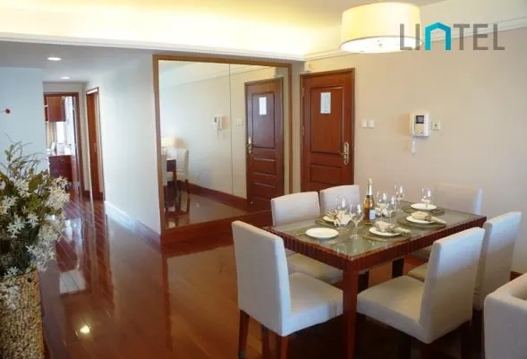Standard 3-bdr Circle Apt Park View(2)