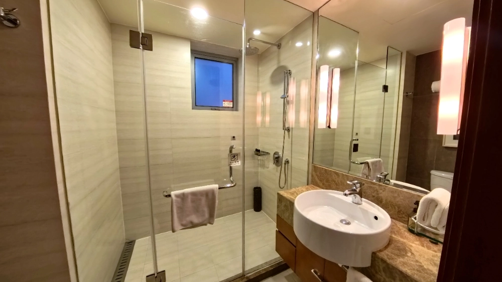 Standard 3-bdr Unit Oakwood Residence Shanghai(16)