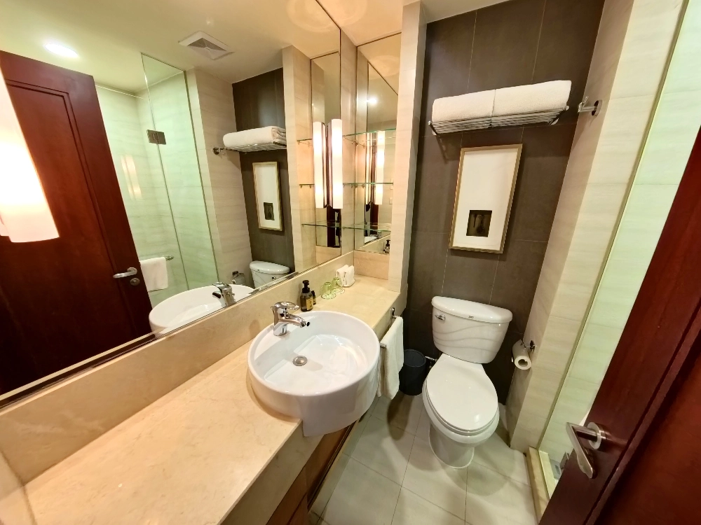 Standard 3-bdr Unit Oakwood Residence Shanghai(10)