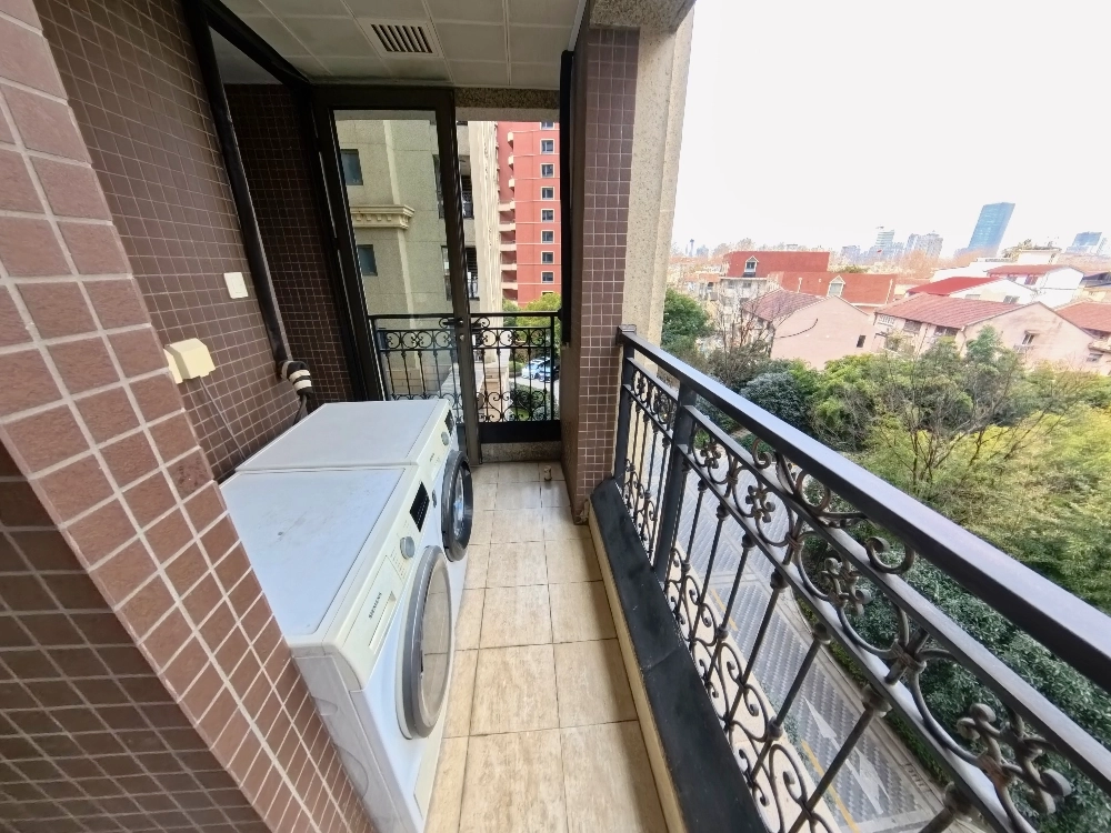 Standard 3-bdr Unit Stanford Residence Xuhui(16)