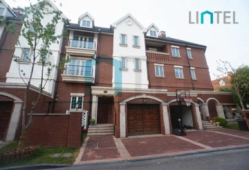Standard 3-story Townhouse Green Court II