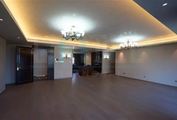 Standard 4-bdr Unit Kingdom Place(2)