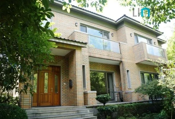 Standard 4-bdr Villa Villa Contemporary Spirit