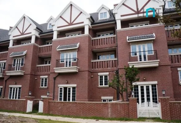 Standard 4-story Townhouse Green Court II