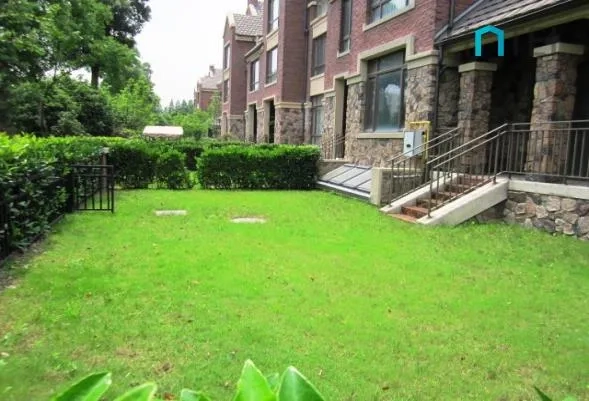 Standard 5-bdr Villa Roselane Garden(6)