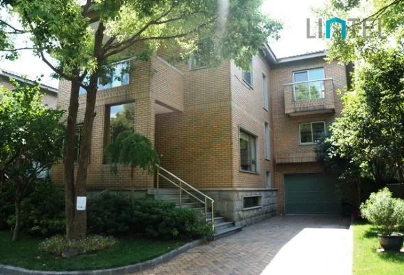 Standard 5-bdr Villa Villa Contemporary Spirit