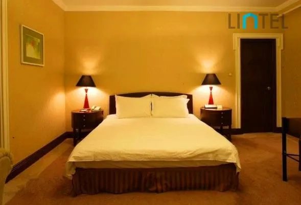 Standard Guest Suite Grosvenor House(9)