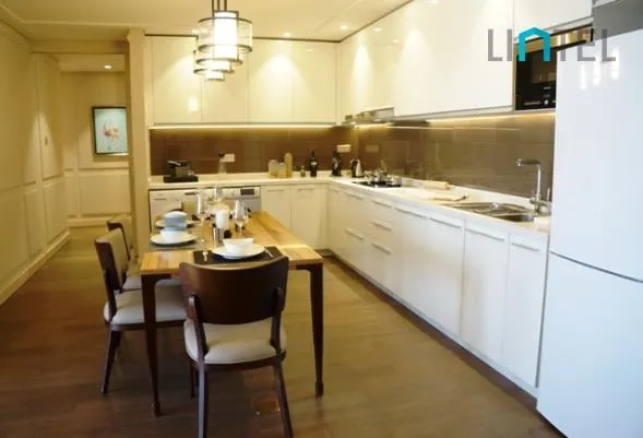 Standard Luxury 2-bdr Unit Lanson Place Aroma Garden(3)