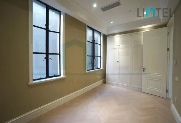 Standard Small 1-Bdr Cres Asia On the Bund(4)
