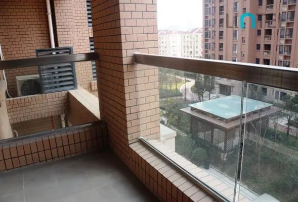 Standard big 2-bdr Unit Green Court Place(3)