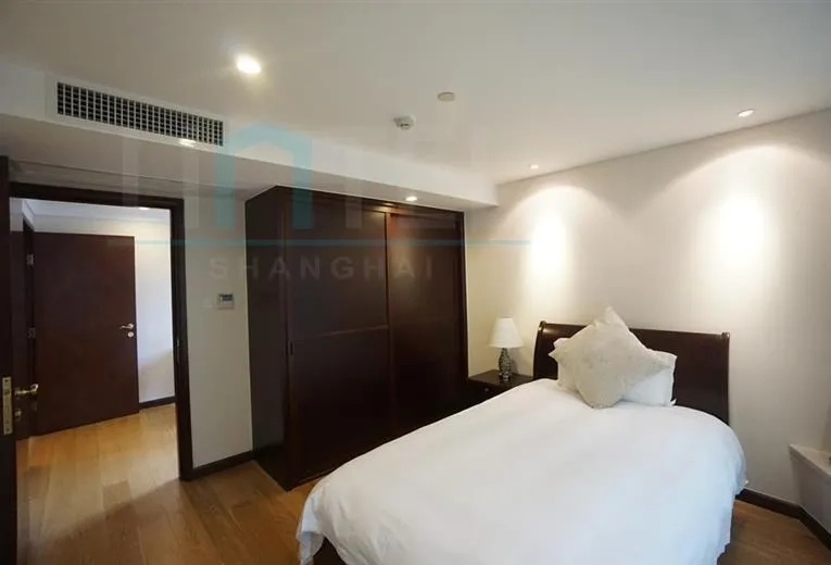 Standard bigger 3-bdr Jing'an Residence 8(13)