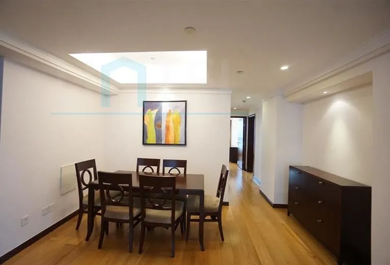 Standard bigger 3-bdr Jing'an Residence 8(4)