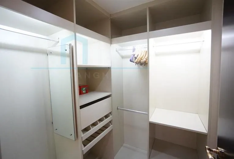 Standard bigger 3-bdr Jing'an Residence 8(10)