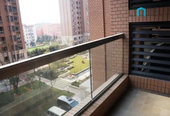 Standard small 3-bdr Unit Green Court Place(3)