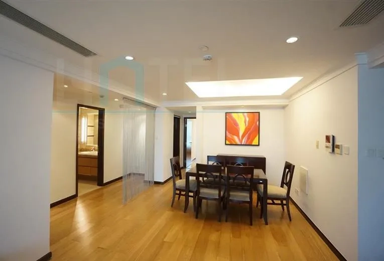 Standard smaller 3-bdr Jing'an Residence 8(4)