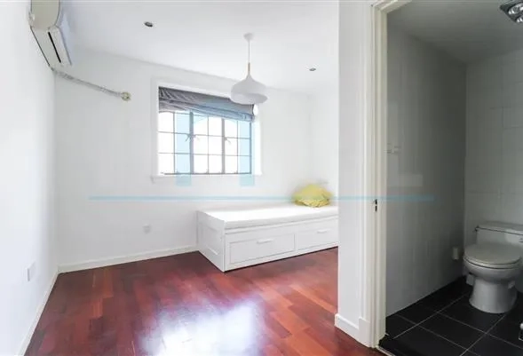 新闸路1326号2楼(4)