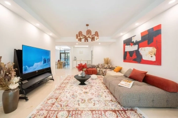 城市经典四期 (高迪)15号102室