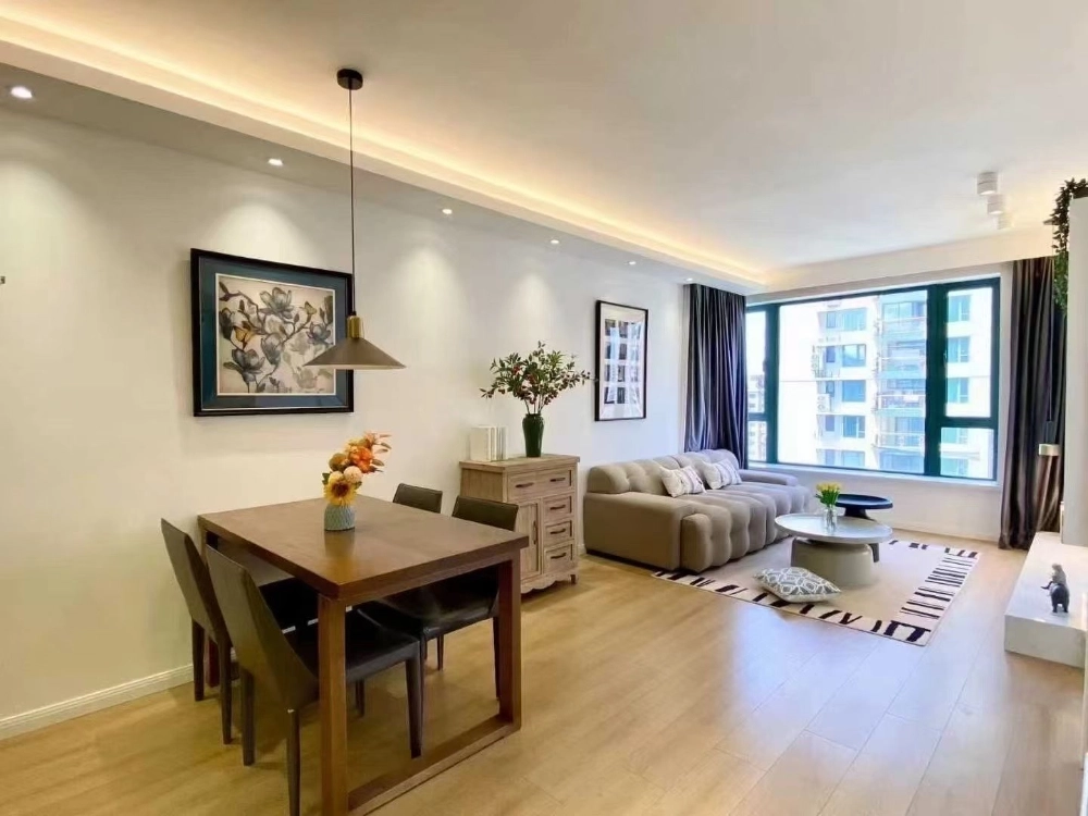 东方曼哈顿8号2303室