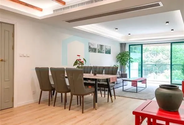 东方剑桥御庭园D号402室